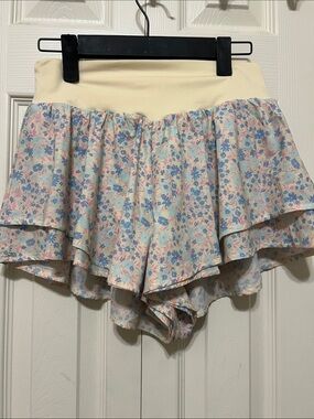 All in motion Floral Tiered Ruffle Women’s Shorts - Cream Waistband. Brand new.
